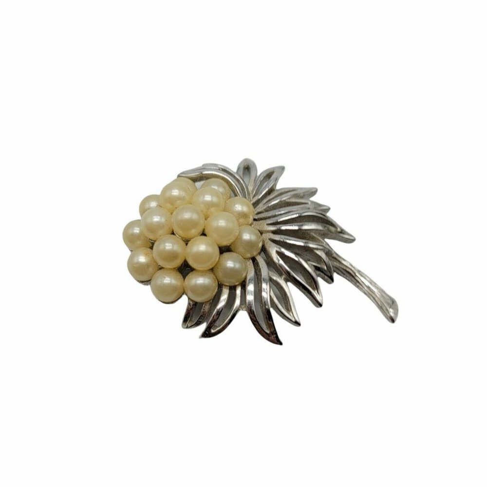 Crown Trifari Silver Tone Faux Pearl Flower Mid Century Vintage Pin Brooch